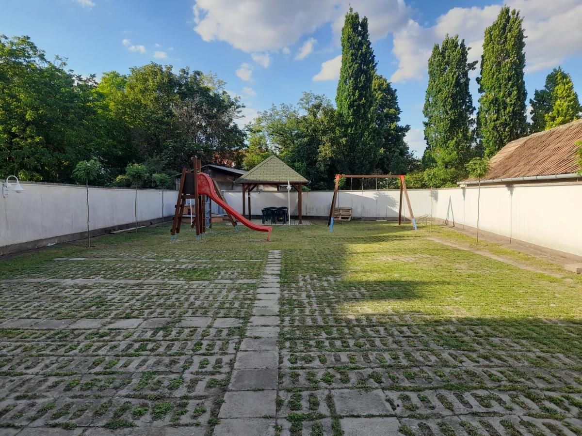 Nimród Vendégház Hajdúszoboszló Esterno foto