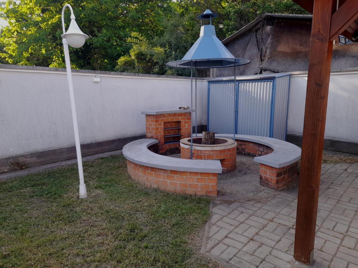 Nimród Vendégház Hajdúszoboszló Esterno foto