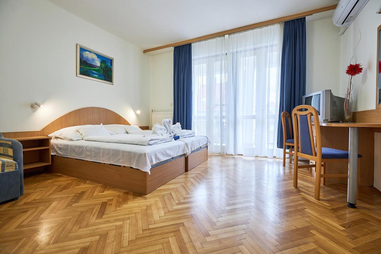 Nimród Vendégház Hajdúszoboszló Esterno foto